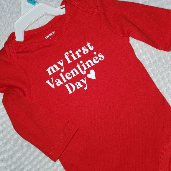 Carter's baby girl long sleeve Valentine's Day themed onesie - Picture 2 of 4